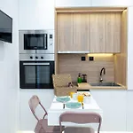 アパートホテル Monopati Mouzaki